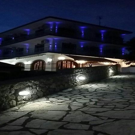 Thomas Art Hotel Pelekas Bagian luar foto