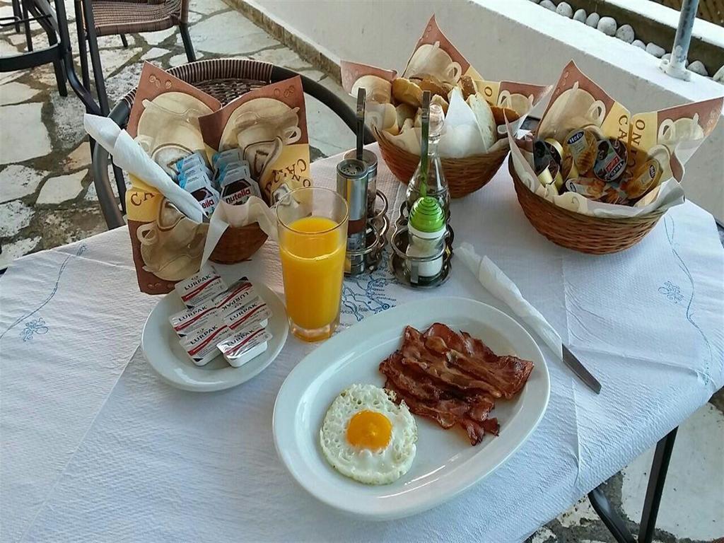 Thomas Art Hotel Pelekas Bagian luar foto