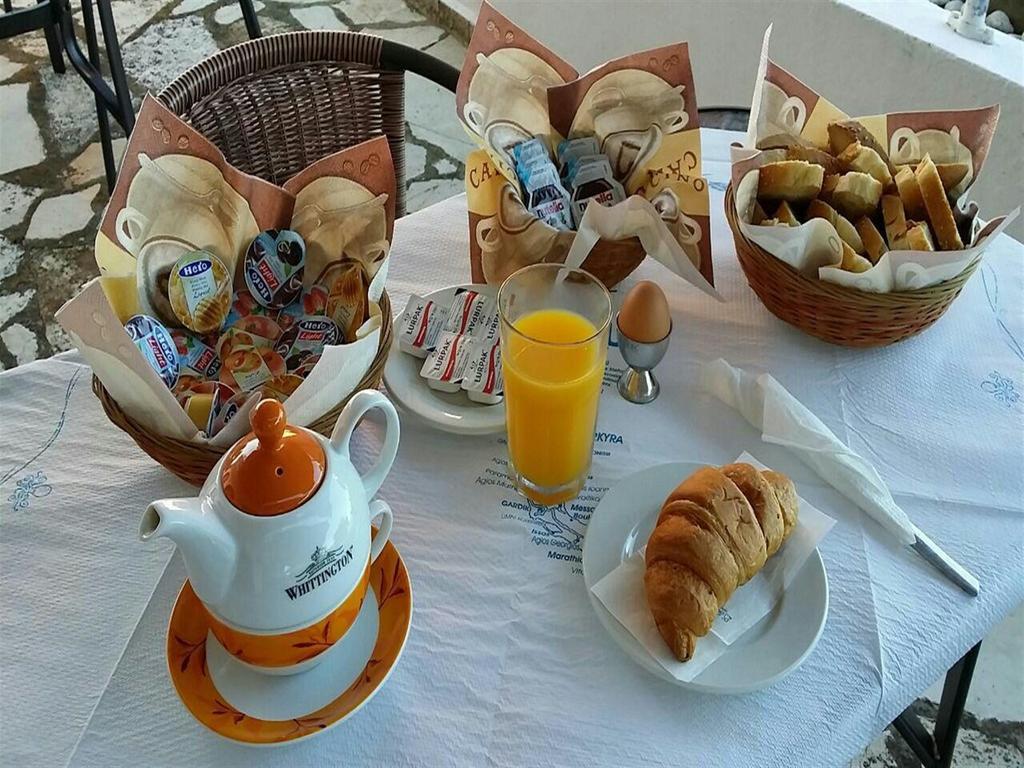 Thomas Art Hotel Pelekas Bagian luar foto