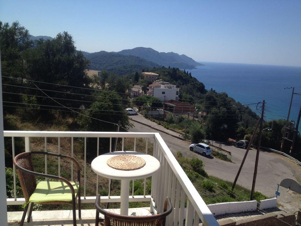 Thomas Art Hotel Pelekas Bagian luar foto