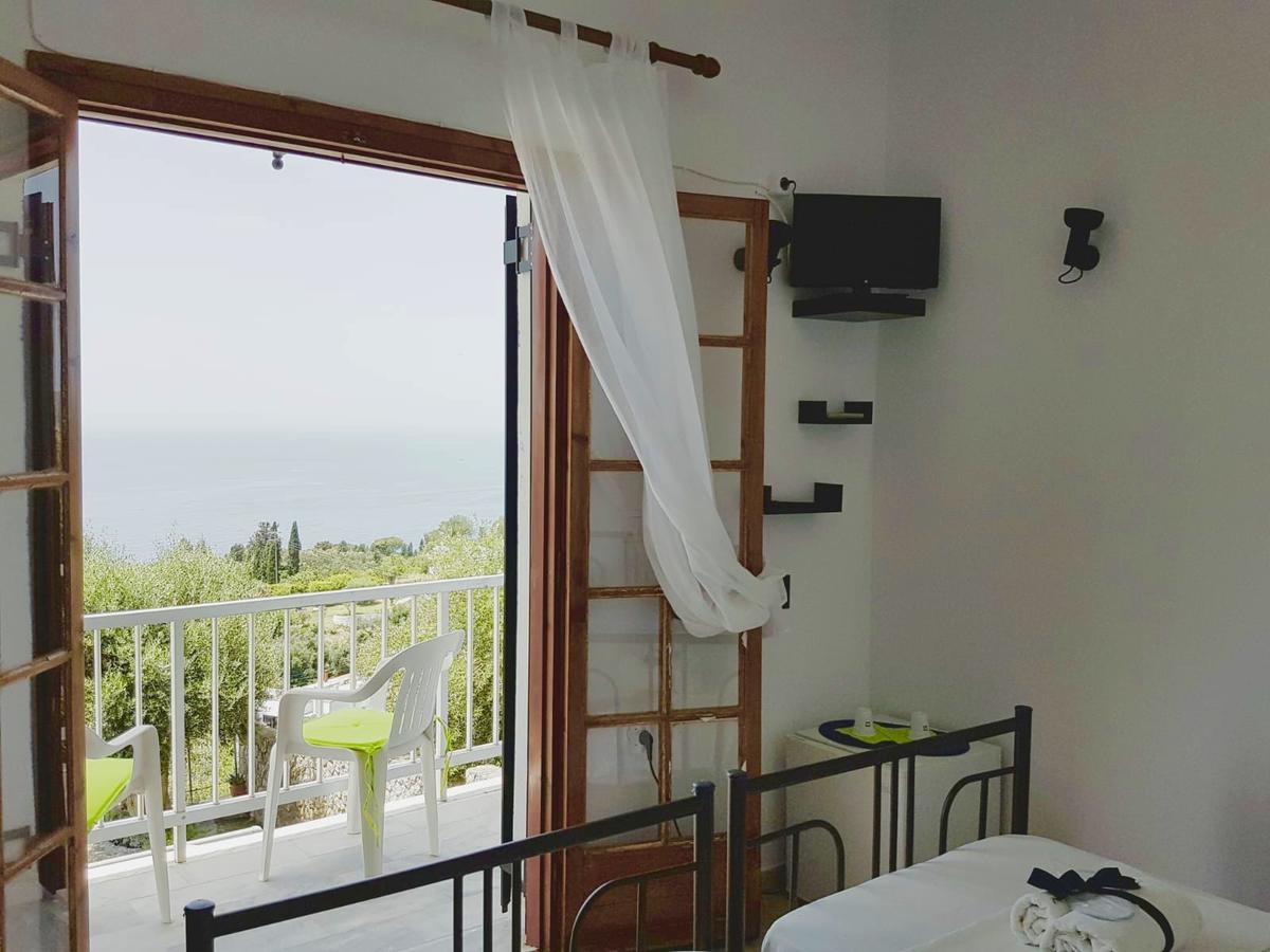 Thomas Art Hotel Pelekas Bagian luar foto
