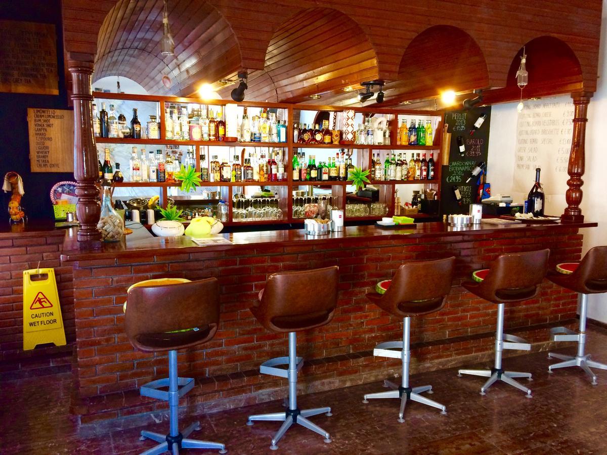 Thomas Art Hotel Pelekas Bagian luar foto