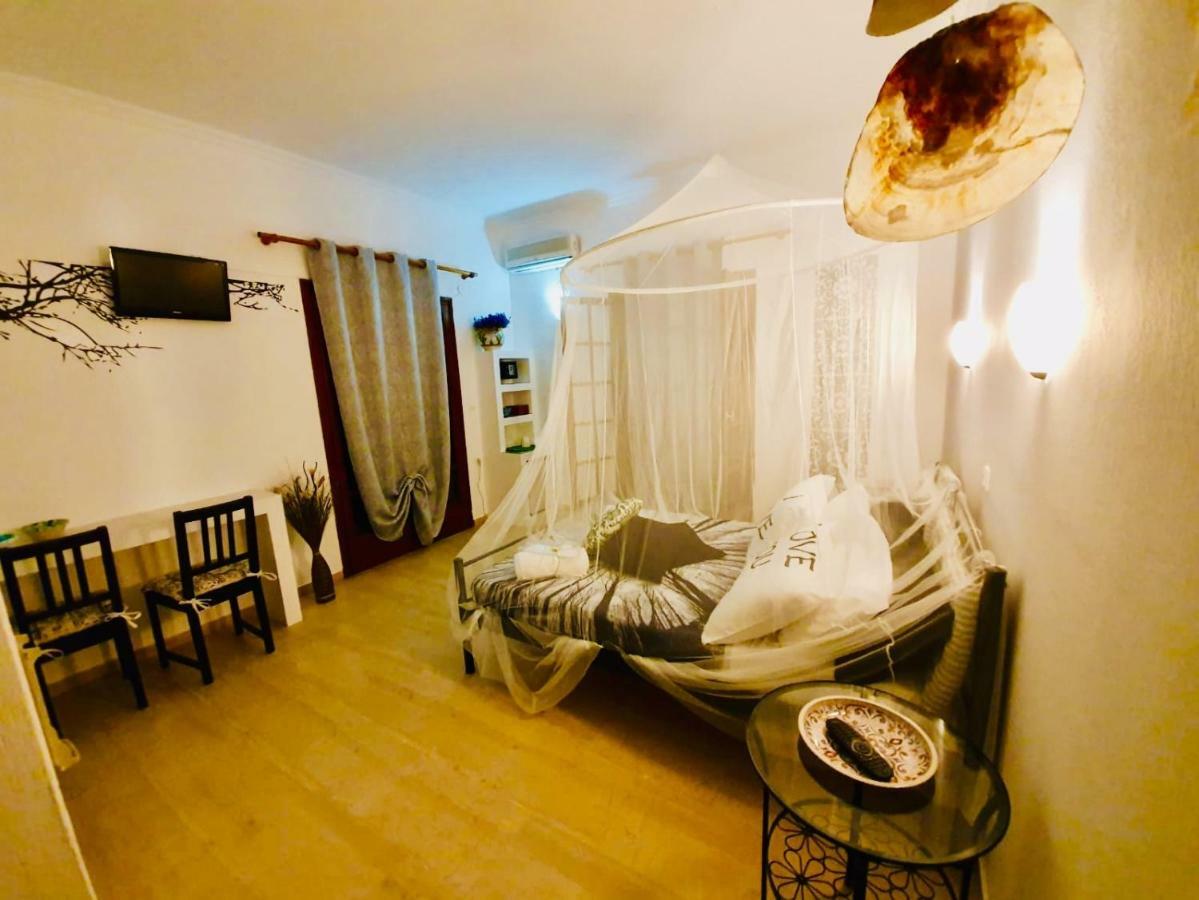 Thomas Art Hotel Pelekas Bagian luar foto